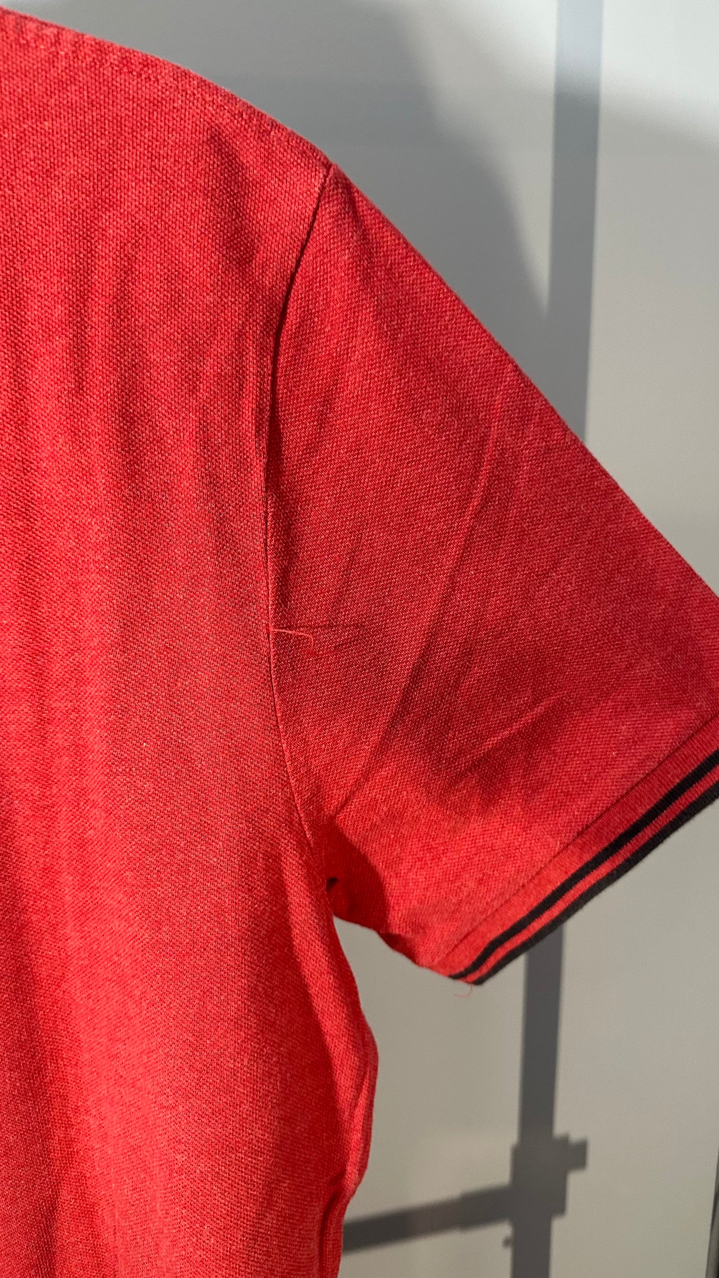 MAN UTD 2011 TRAVEL POLO (L)