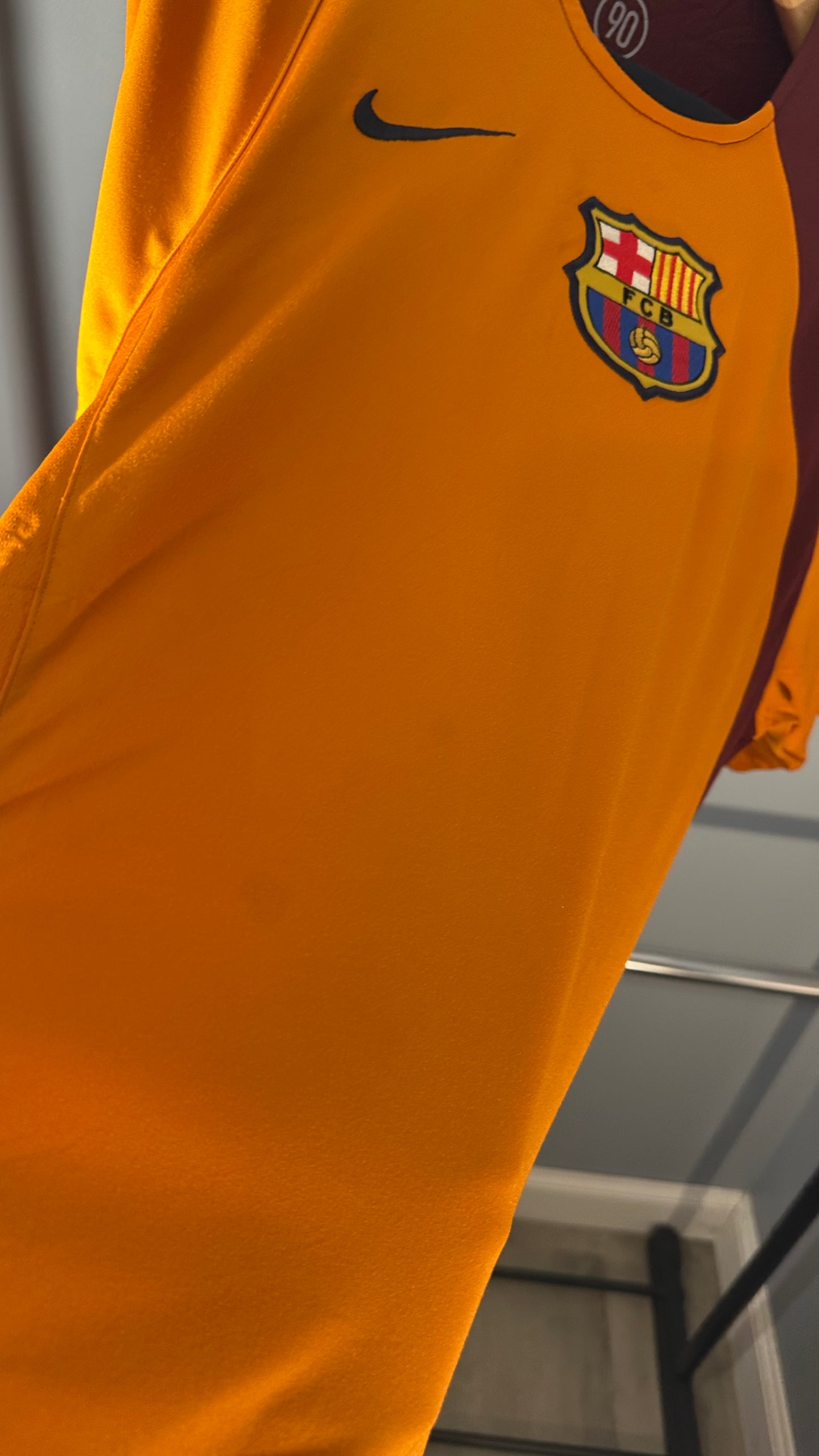 FC BARCELONA 2004 TRAINING JERSEY (M)