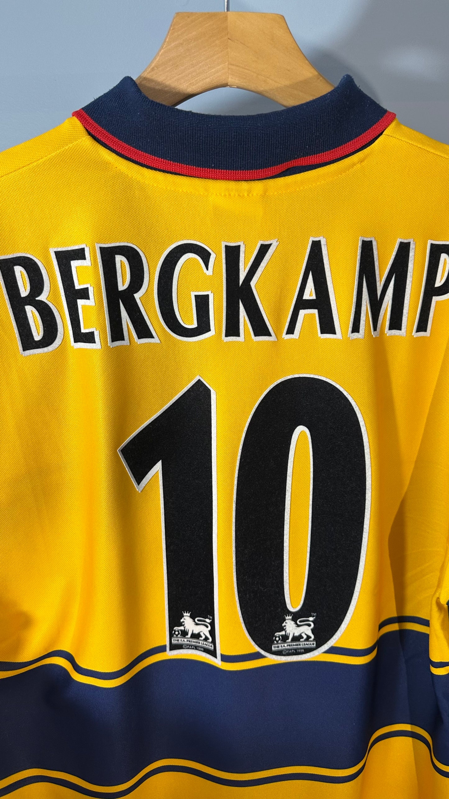 ARSENAL 1998 X BERGKAMP AWAY (L)