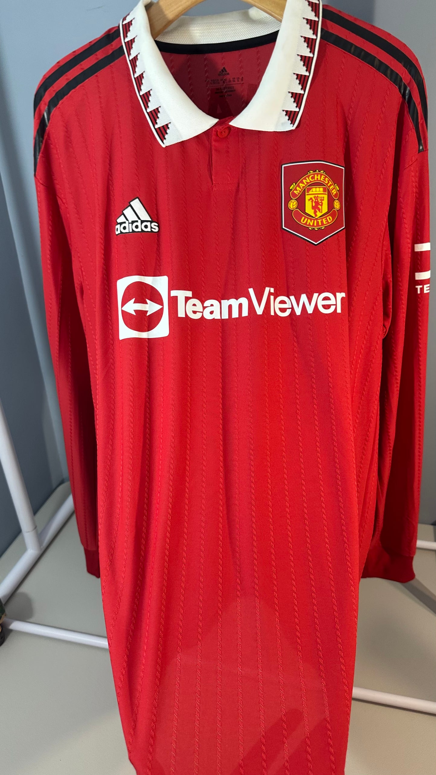MANCHESTER UNITED 2022/23 HOME - CRISTIANO RONALDO (XL) L/S PLAYER VERSION