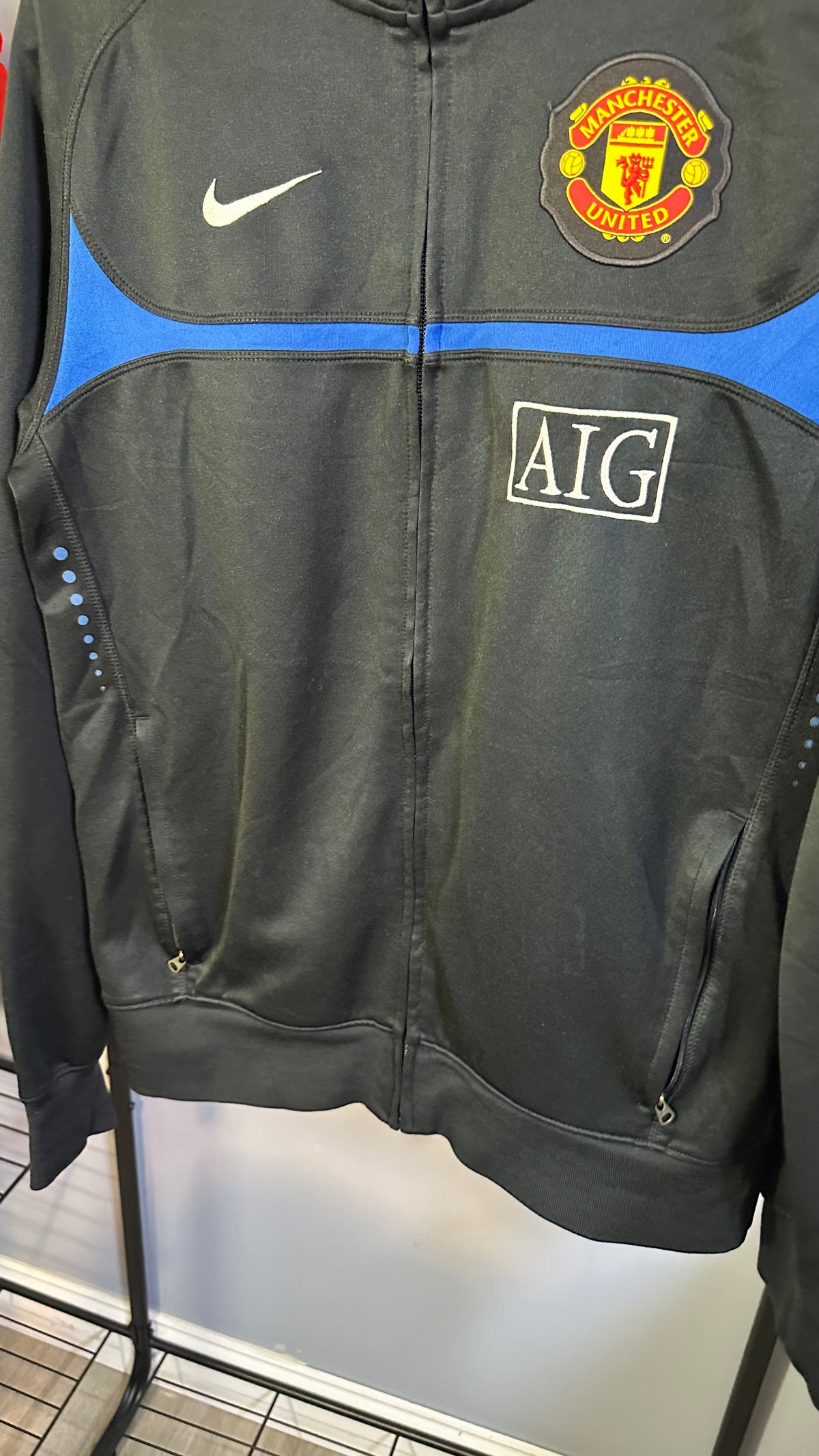 MANCHESTER UNITED 2010 TRACK JACKET (M)
