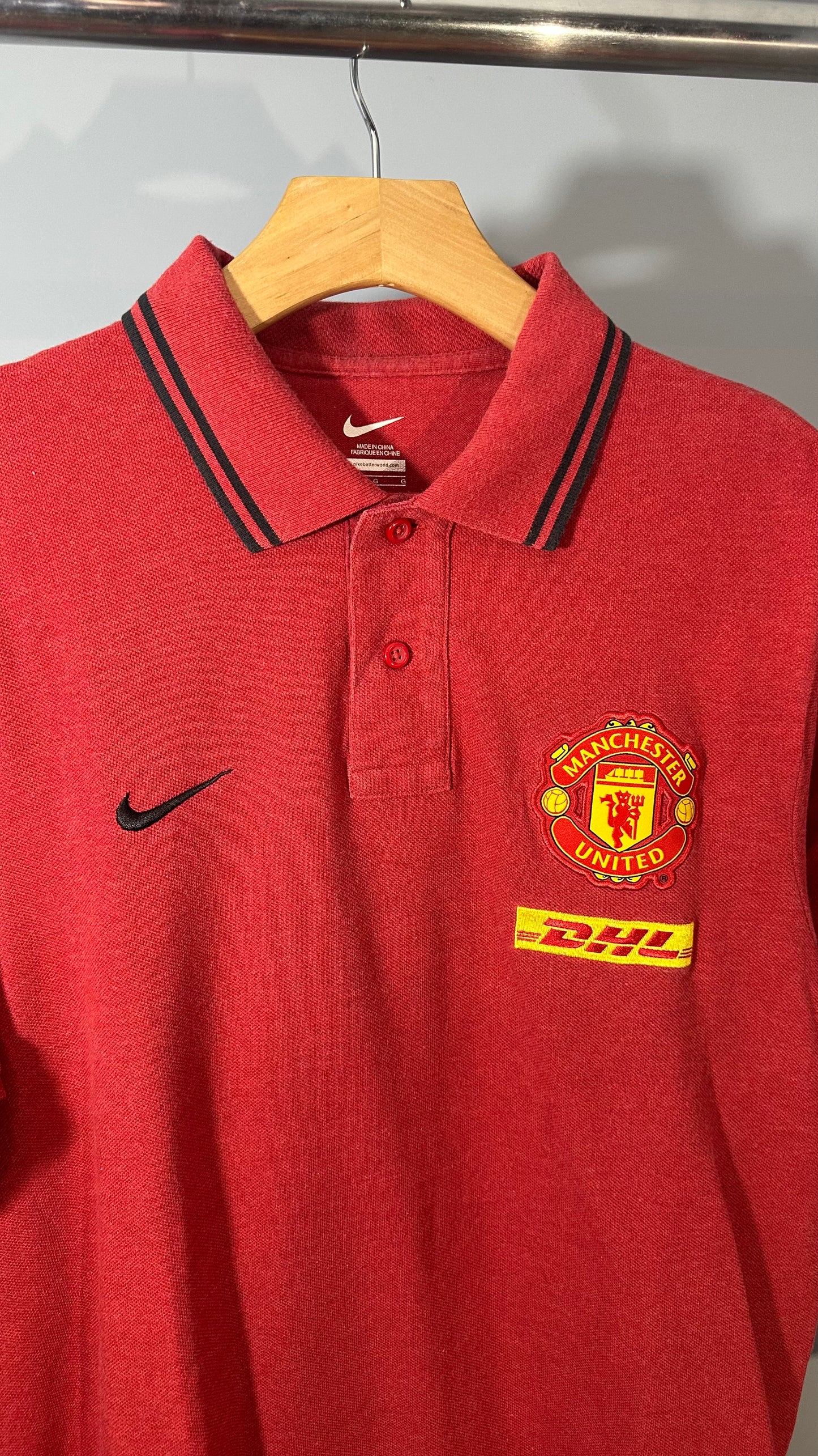 MAN UTD 2011 TRAVEL POLO (L)