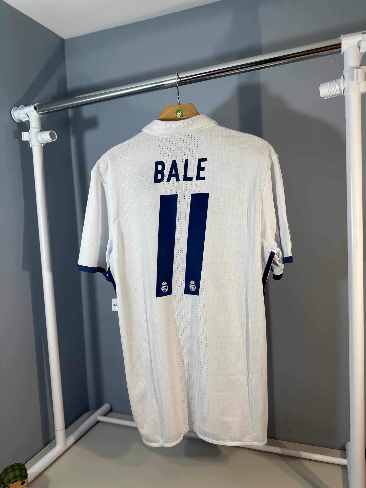 REAL MADRID 2016/17 HOME X GARETH BALE (L) BNWT PLAYER VERSION