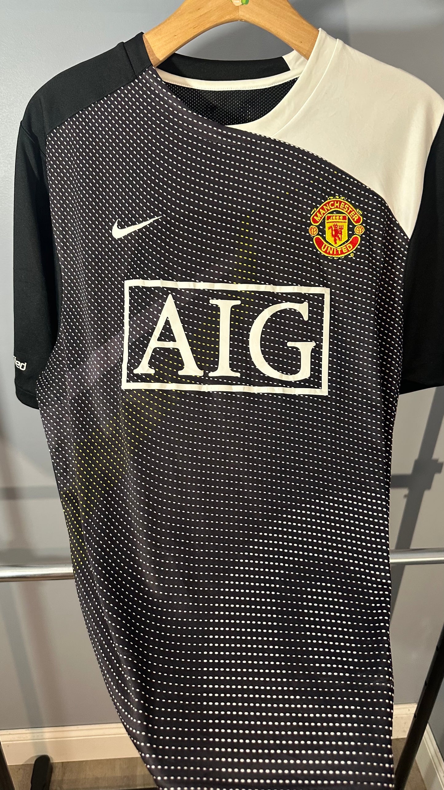 MANCHESTER UNITED 2008 TRAINING JERSEY (M)