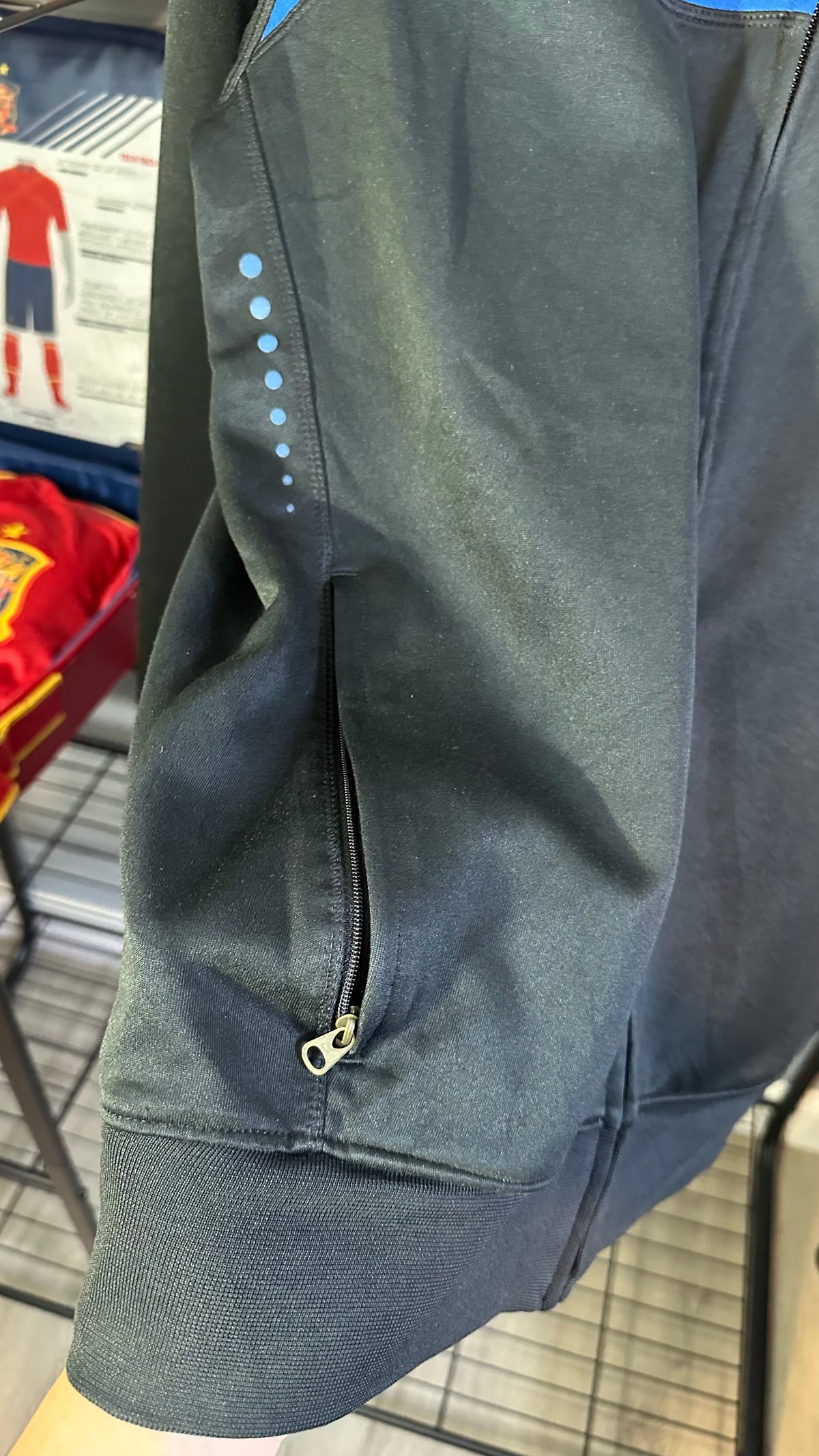 MANCHESTER UNITED 2010 TRACK JACKET (M)
