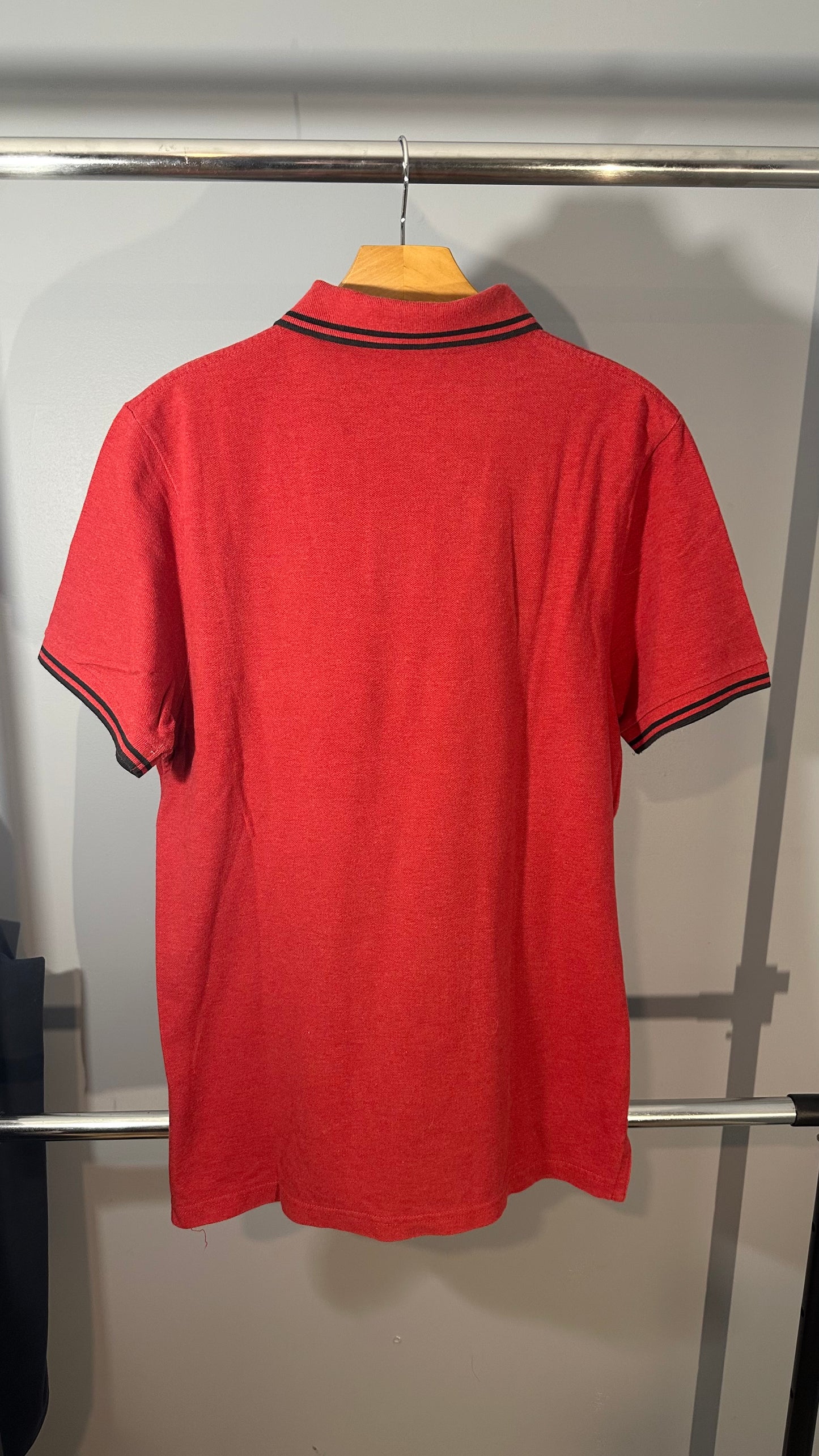 MAN UTD 2011 TRAVEL POLO (L)