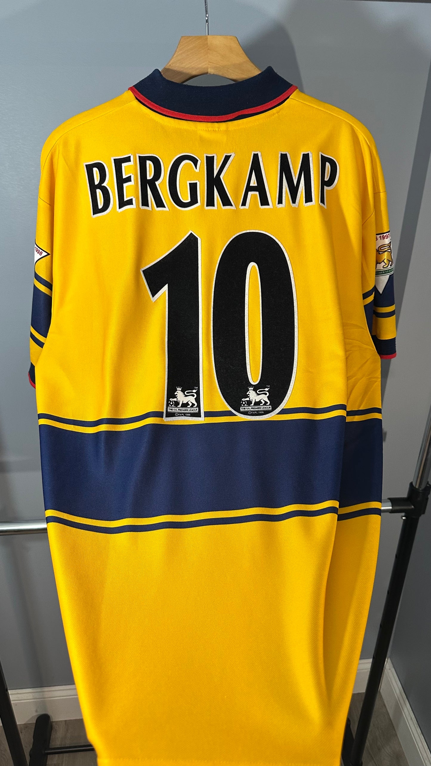 ARSENAL 1998 X BERGKAMP AWAY (L)