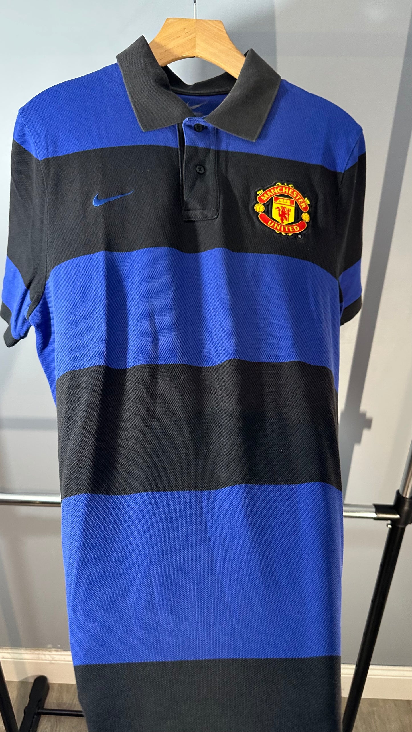 MANCHESTER UNITED 2011 TRAVEL POLO (L)