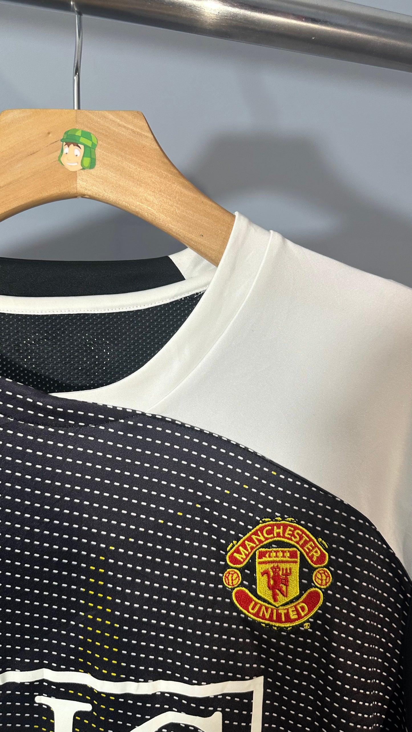 MANCHESTER UNITED 2008 TRAINING JERSEY (M)