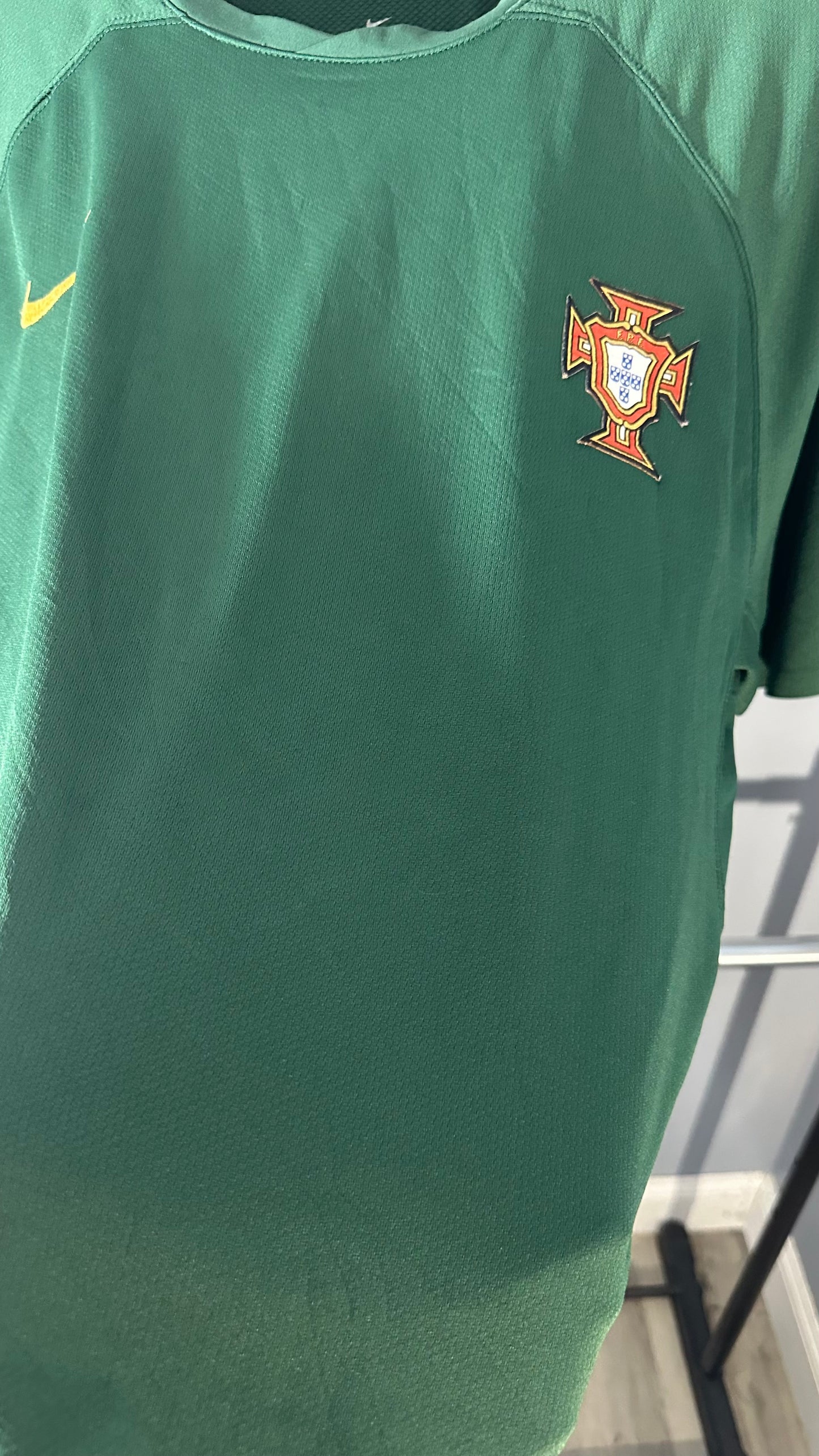 PORTUGAL 2006 TRAINING JERSEY (XL)