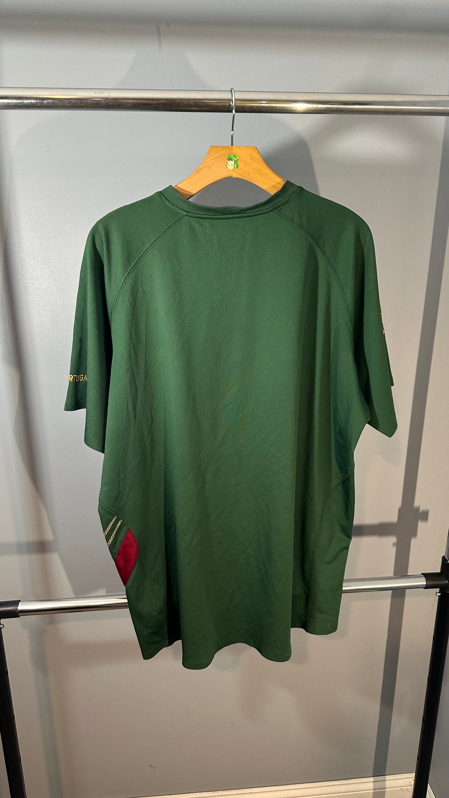 PORTUGAL 2006 TRAINING JERSEY (XL)