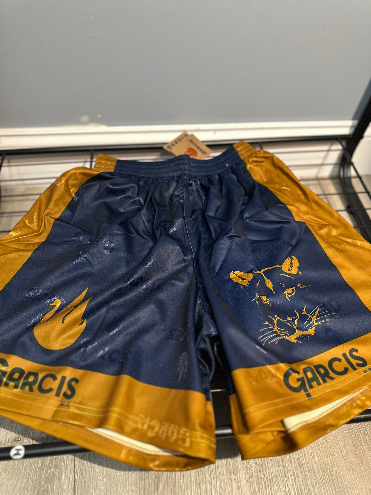 VINTAGE PUMAS UNAM SHORTS (XL)