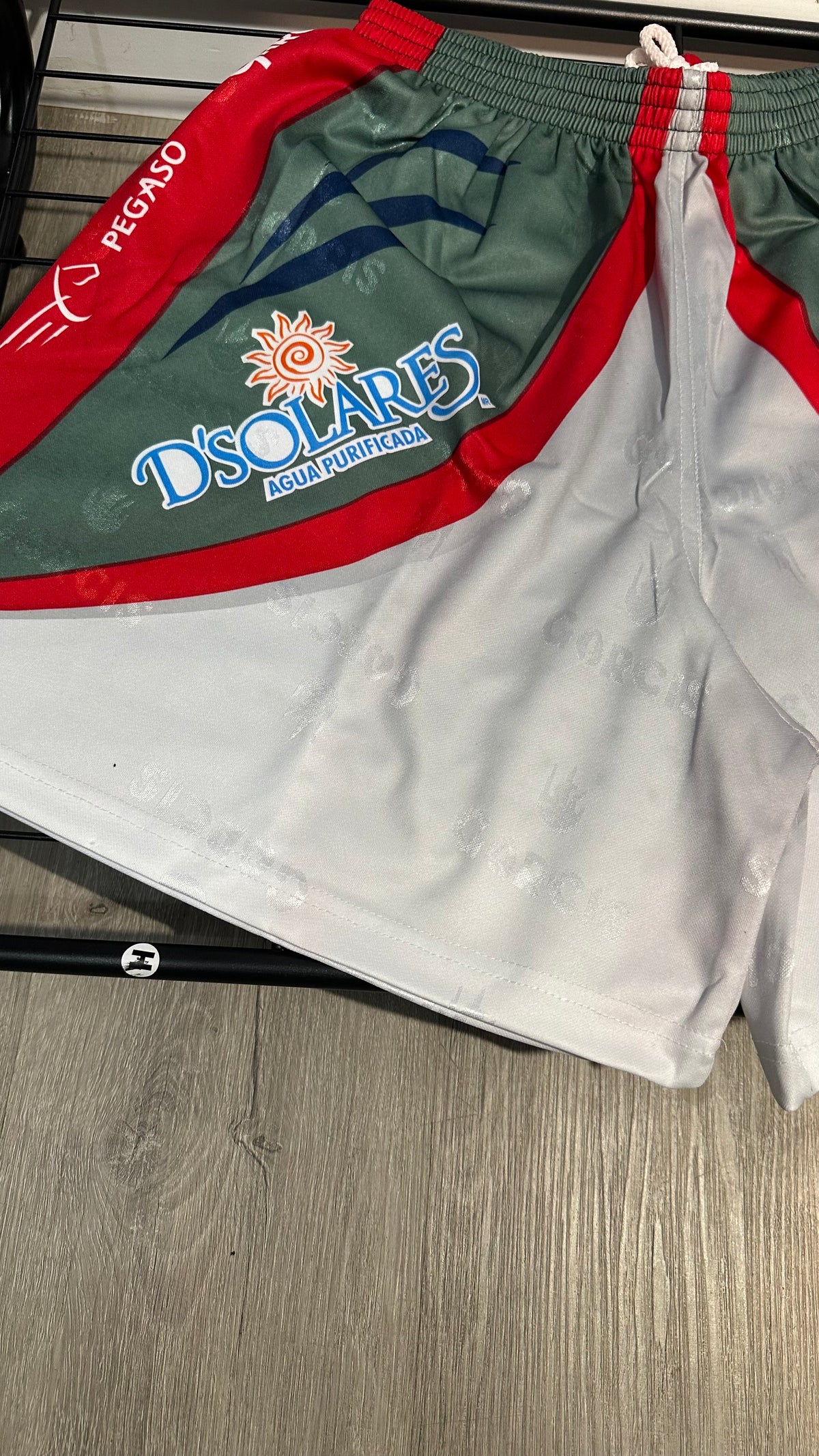 VINTAGE TIBURONES ROJOS SHORTS (L)