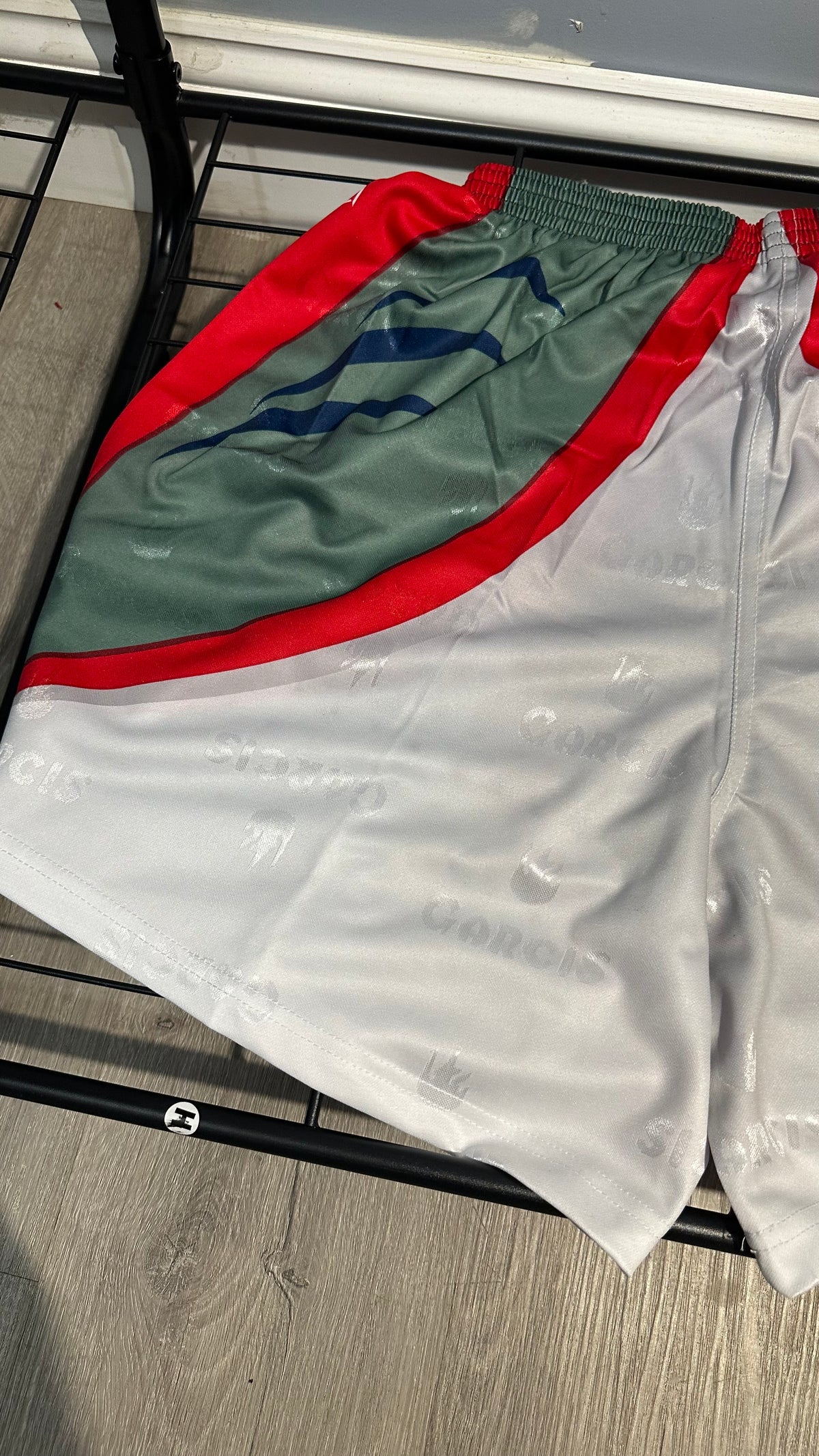 VINTAGE TIBURONES ROJOS SHORTS (L)