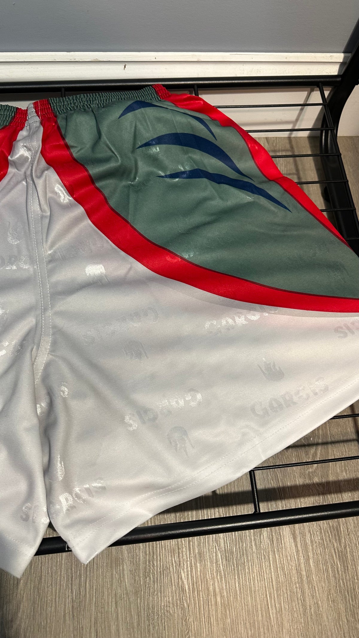 VINTAGE TIBURONES ROJOS SHORTS (L)
